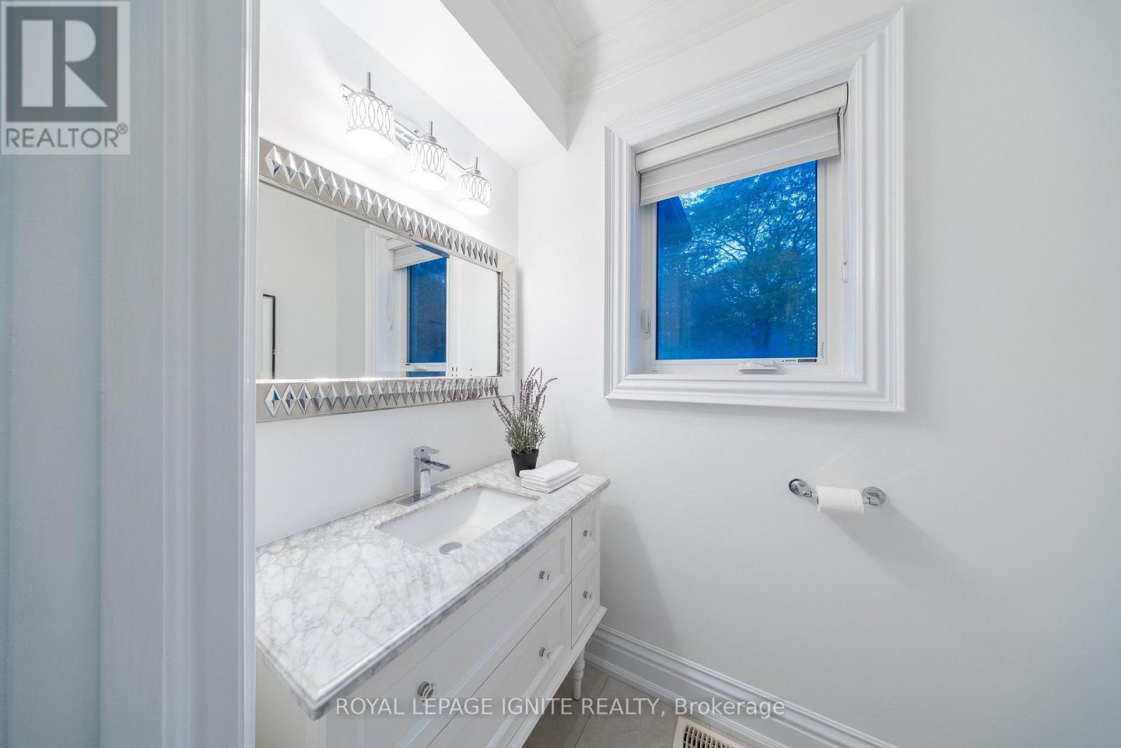 31 Jodphur Avenue, Toronto, Ontario  M9M 2J3 - Photo 16 - W13882980