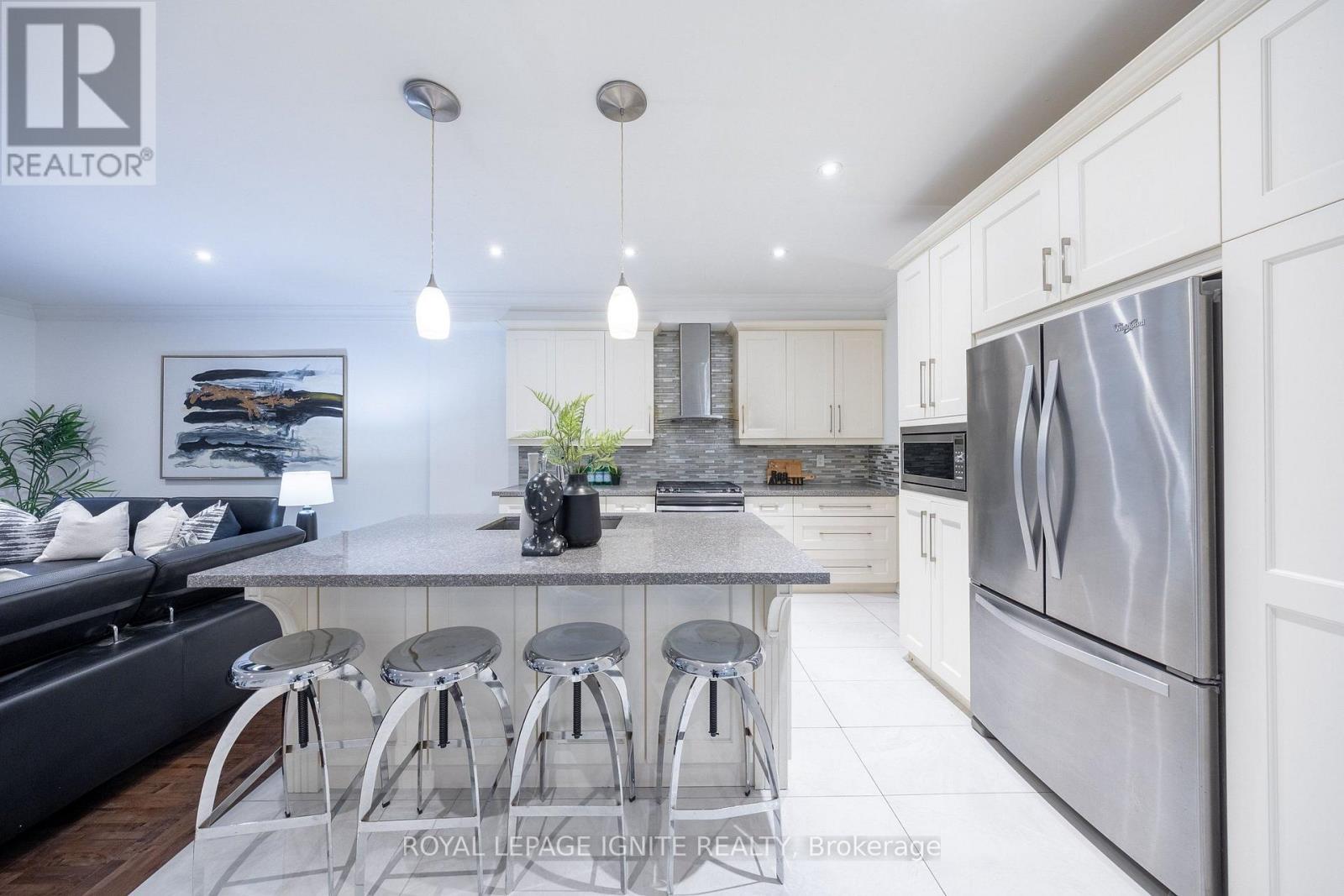 31 Jodphur Avenue, Toronto, Ontario  M9M 2J3 - Photo 20 - W13882980