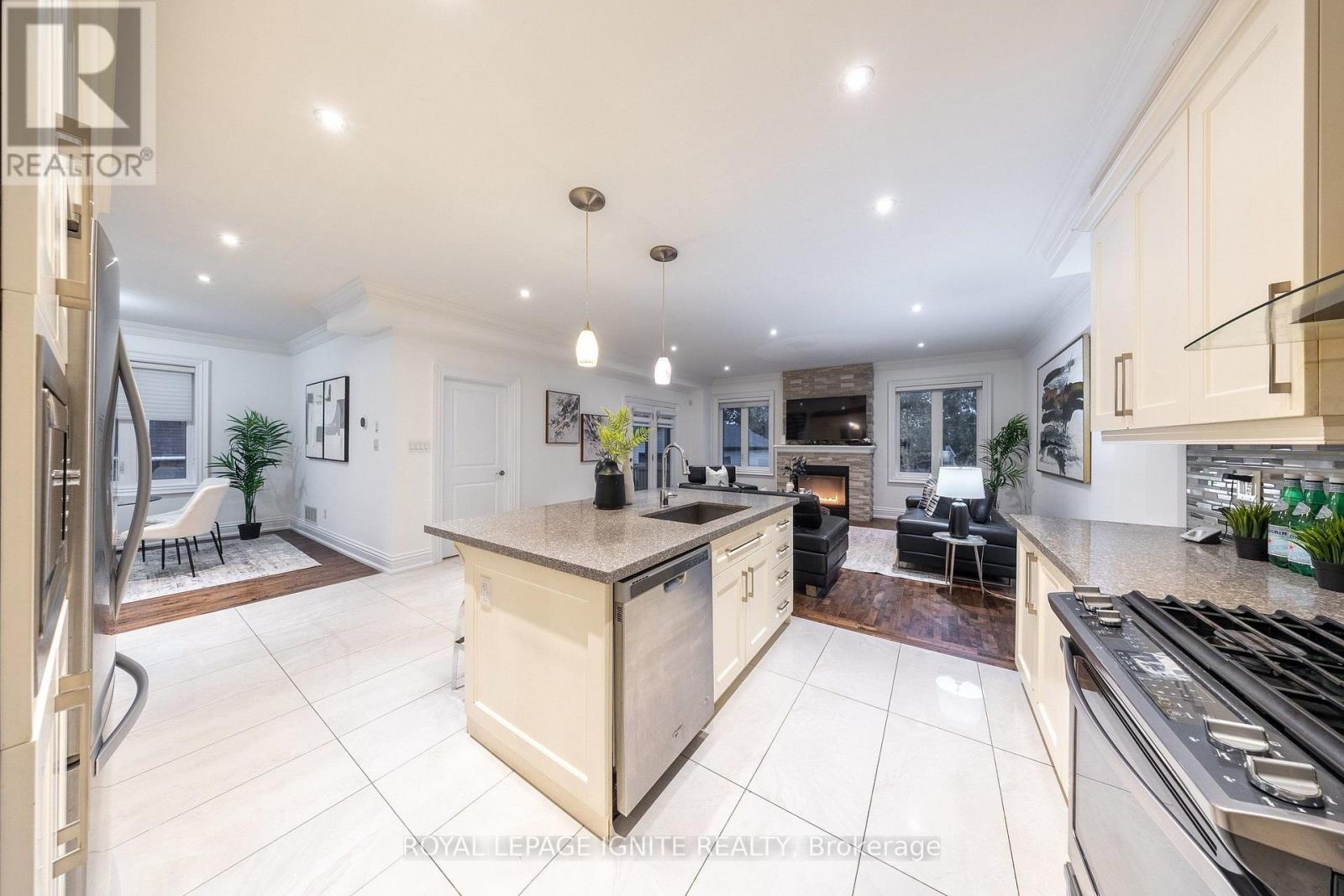 31 Jodphur Avenue, Toronto, Ontario  M9M 2J3 - Photo 27 - W13882980
