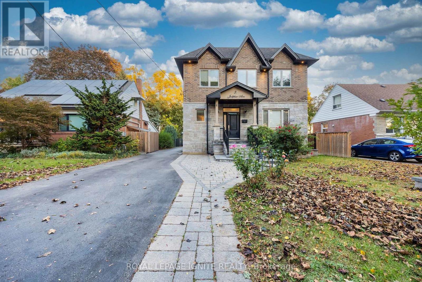 31 Jodphur Avenue, Toronto, Ontario  M9M 2J3 - Photo 3 - W13882980