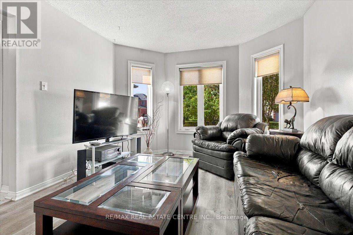 22 Birchway Place, Halton Hills, Ontario  L7J 2X4 - Photo 10 - W13883062