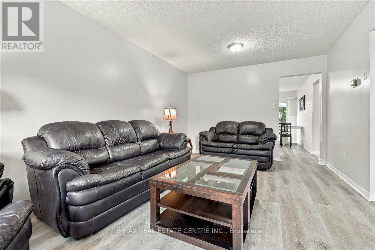 22 Birchway Place, Halton Hills, Ontario  L7J 2X4 - Photo 11 - W13883062