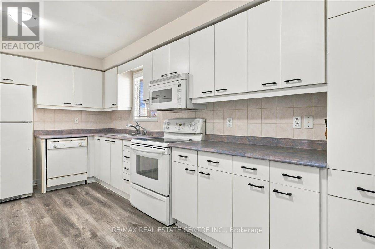 22 Birchway Place, Halton Hills, Ontario  L7J 2X4 - Photo 14 - W13883062