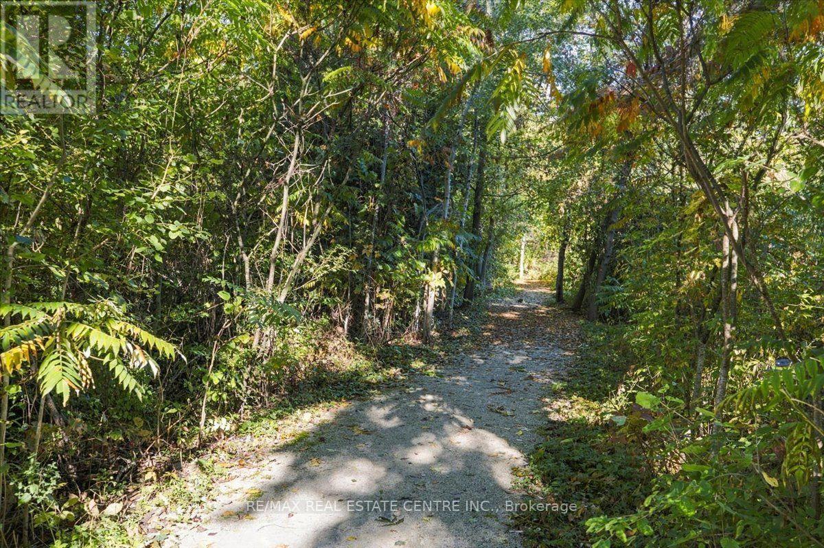 22 Birchway Place, Halton Hills, Ontario  L7J 2X4 - Photo 39 - W13883062