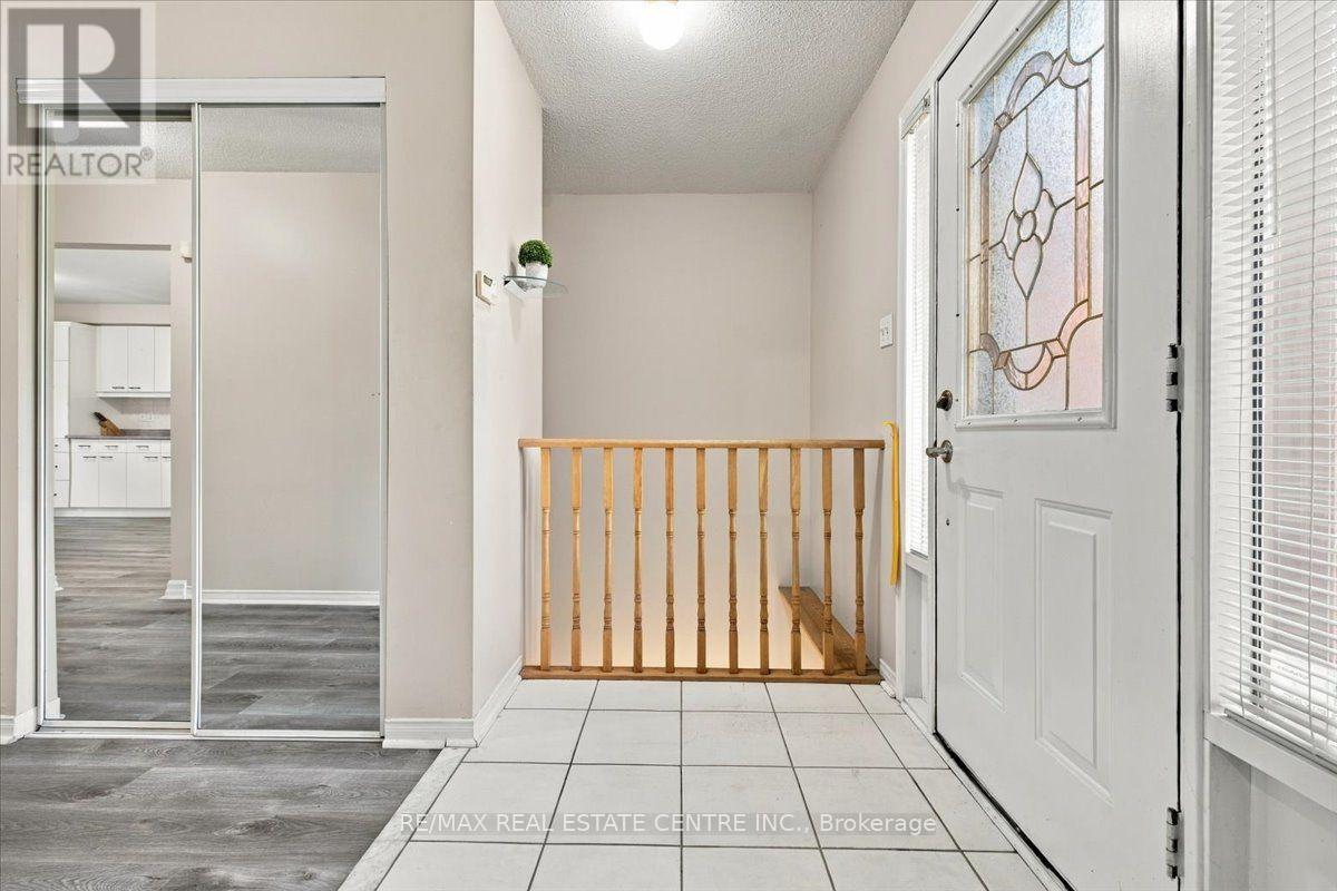 22 Birchway Place, Halton Hills, Ontario  L7J 2X4 - Photo 6 - W13883062