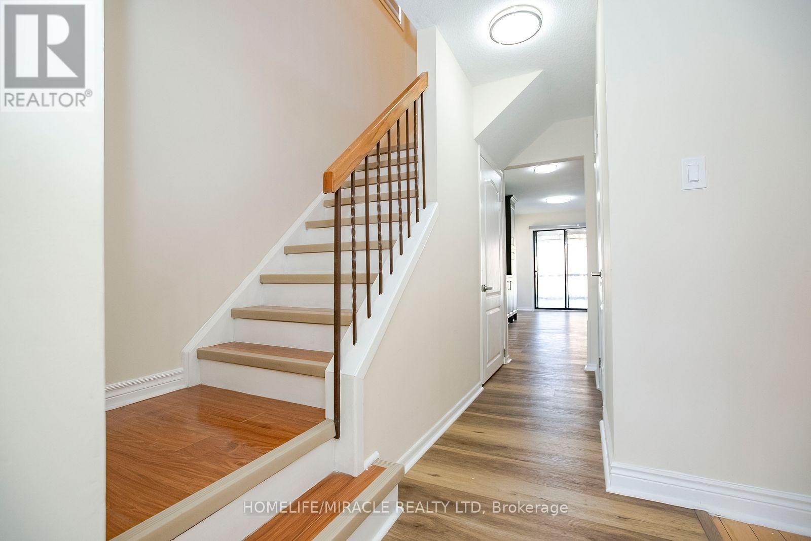 33 Adam Street, Brampton, Ontario  L6Z 2S2 - Photo 5 - W13883110