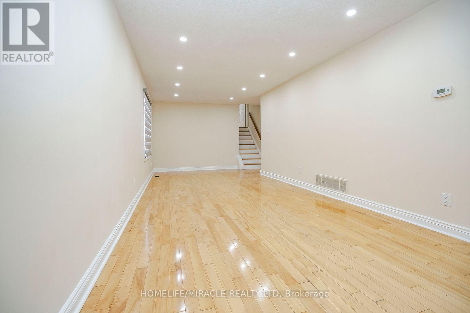 33 Adam Street, Brampton, Ontario  L6Z 2S2 - Photo 7 - W13883110