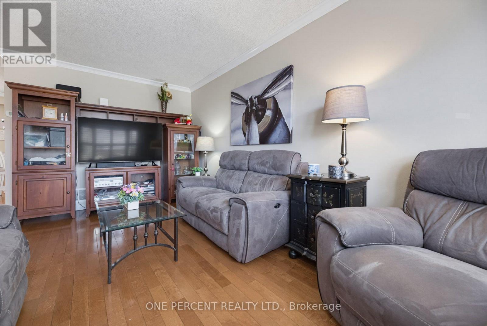 51 Courtleigh Square, Brampton, Ontario  L6Z 1J2 - Photo 10 - W13883162