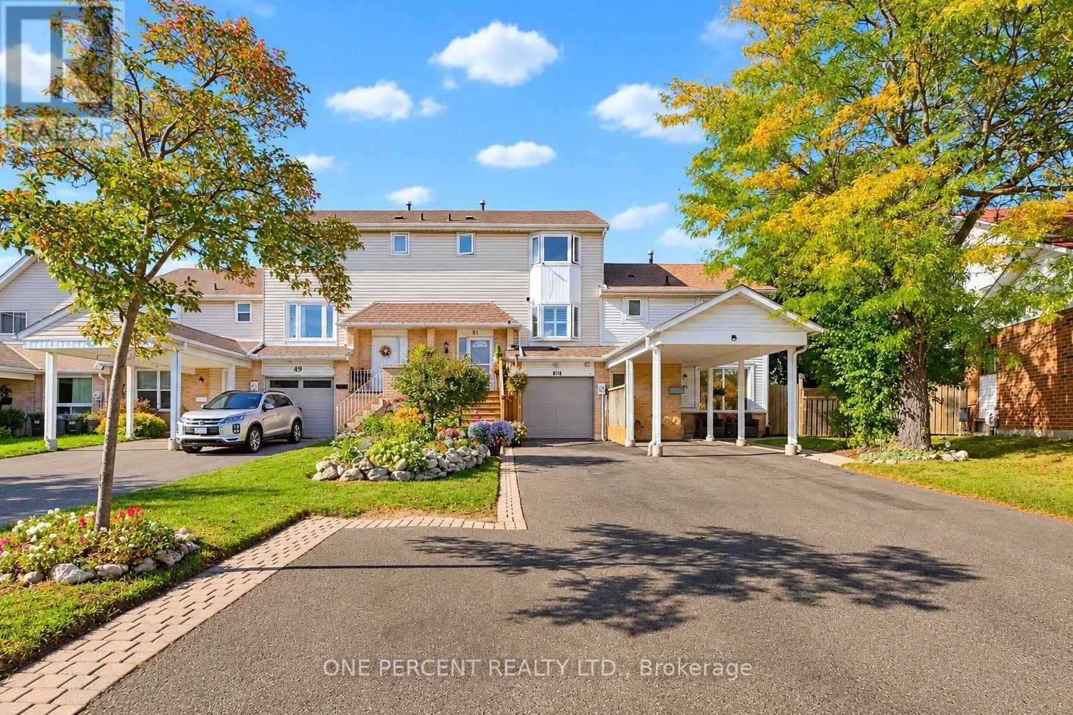 51 Courtleigh Square, Brampton, Ontario  L6Z 1J2 - Photo 2 - W13883162