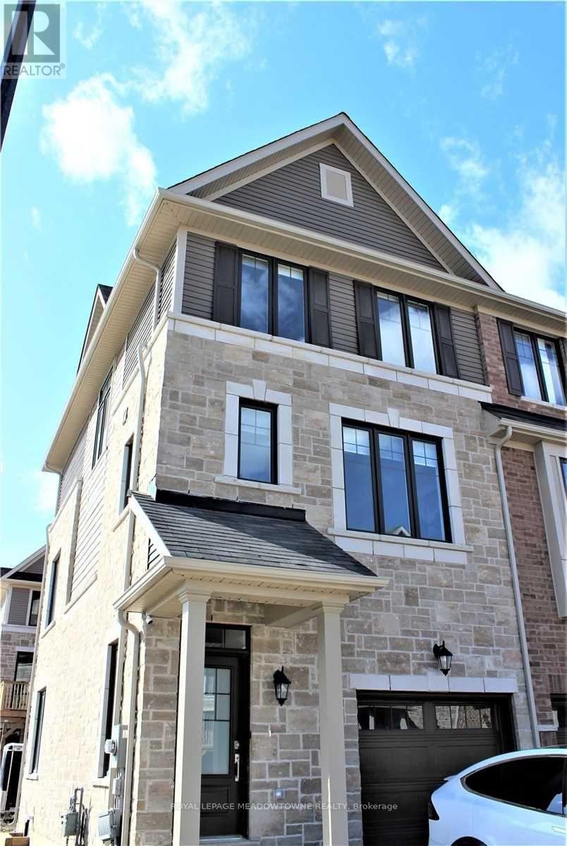 132 (UPPER) - 1890 RYMAL ROAD E, Hamilton, Ontario