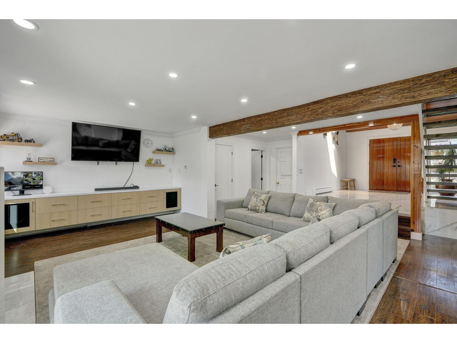 6875 ROCKFORD PLACE