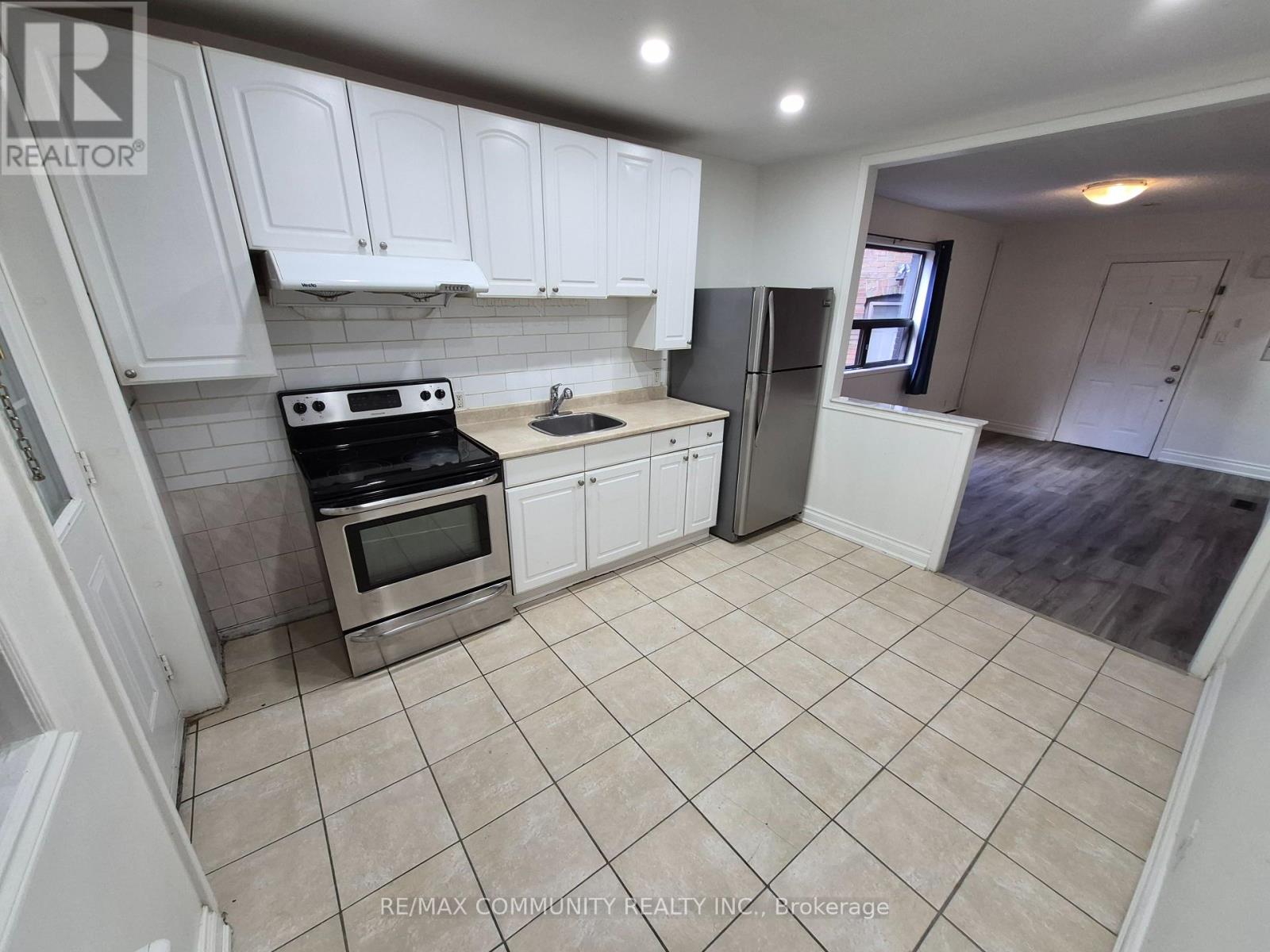 636 VAUGHAN ROAD, Toronto, Ontario
