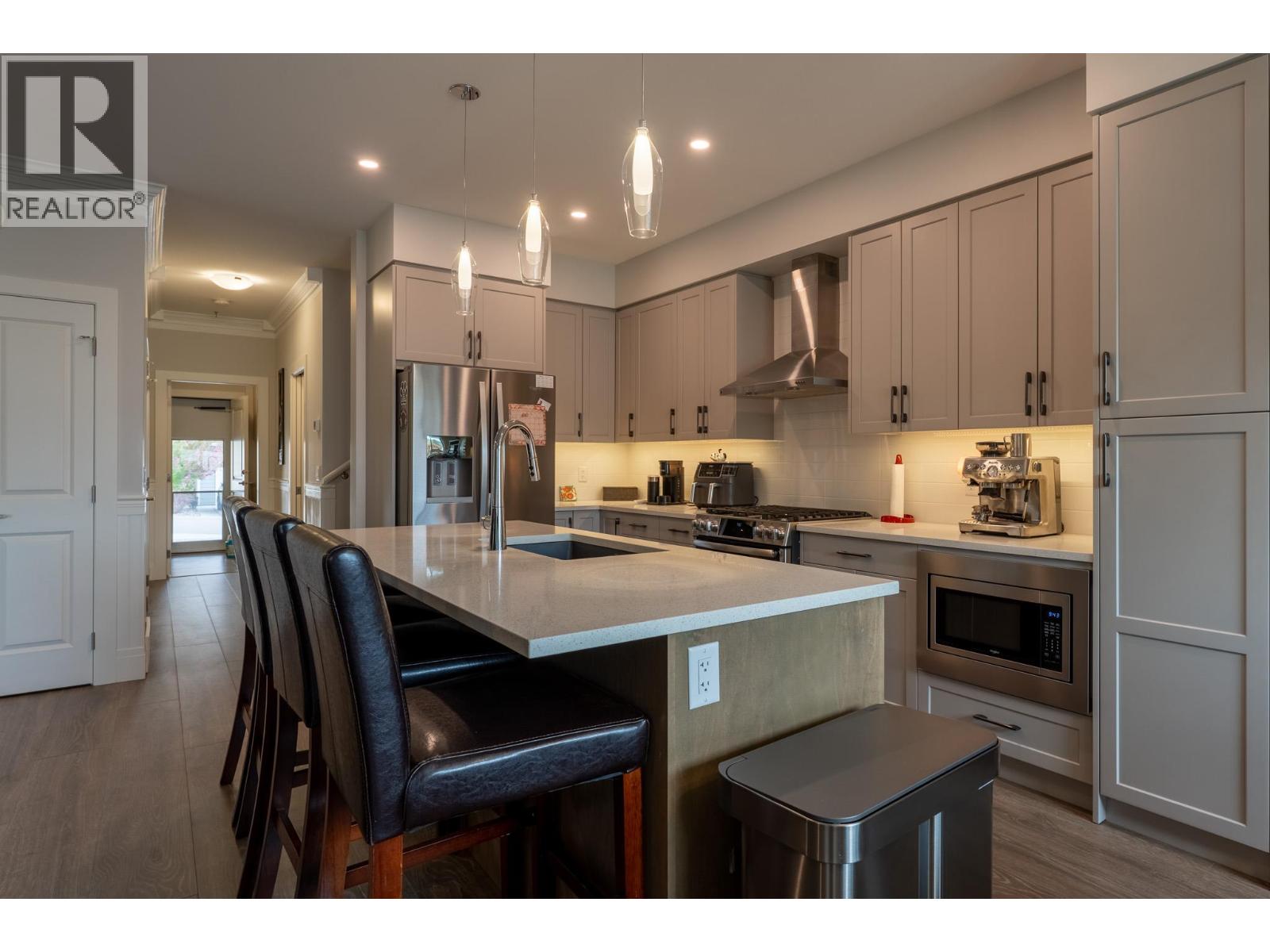 3369 Hawks Crescent