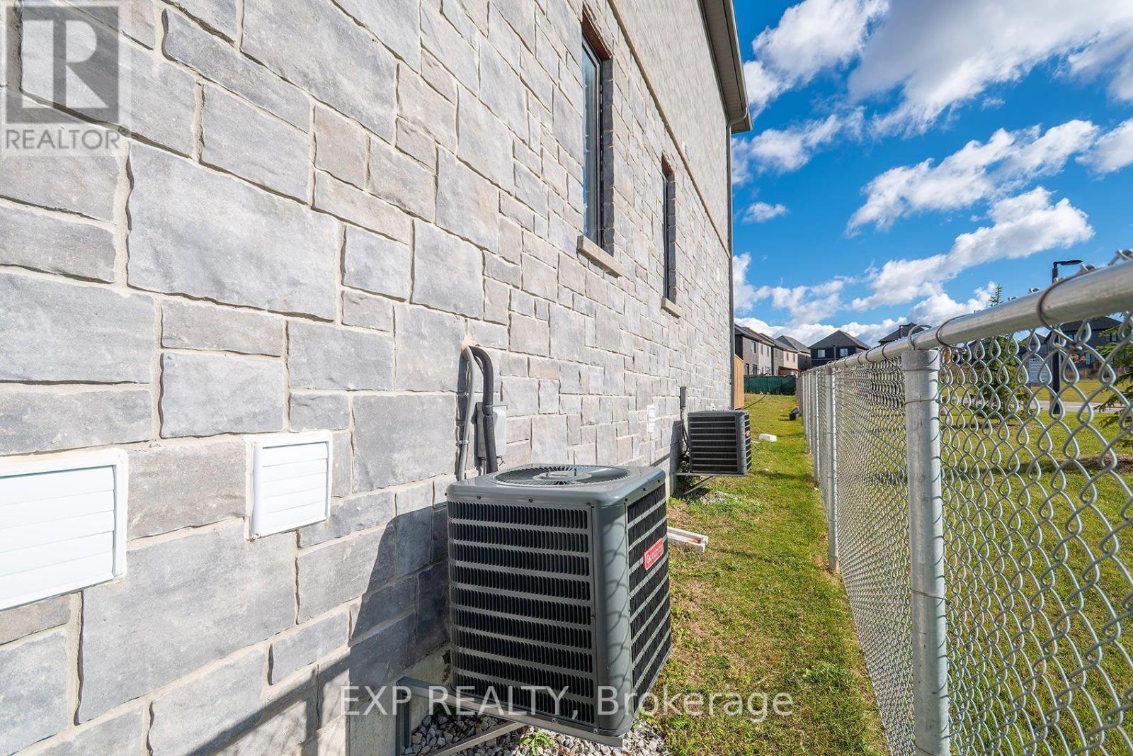 40 Lally Terrace, Barrie, Ontario  L9J 0Y1 - Photo 35 - S13883172