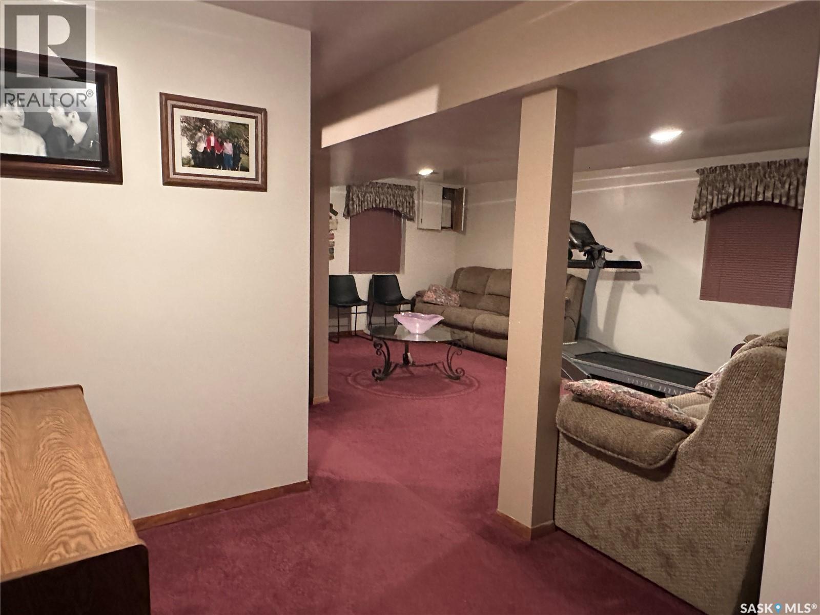 503 9th Street Ne, Weyburn, Saskatchewan  S4H 1G2 - Photo 28 - SK050840