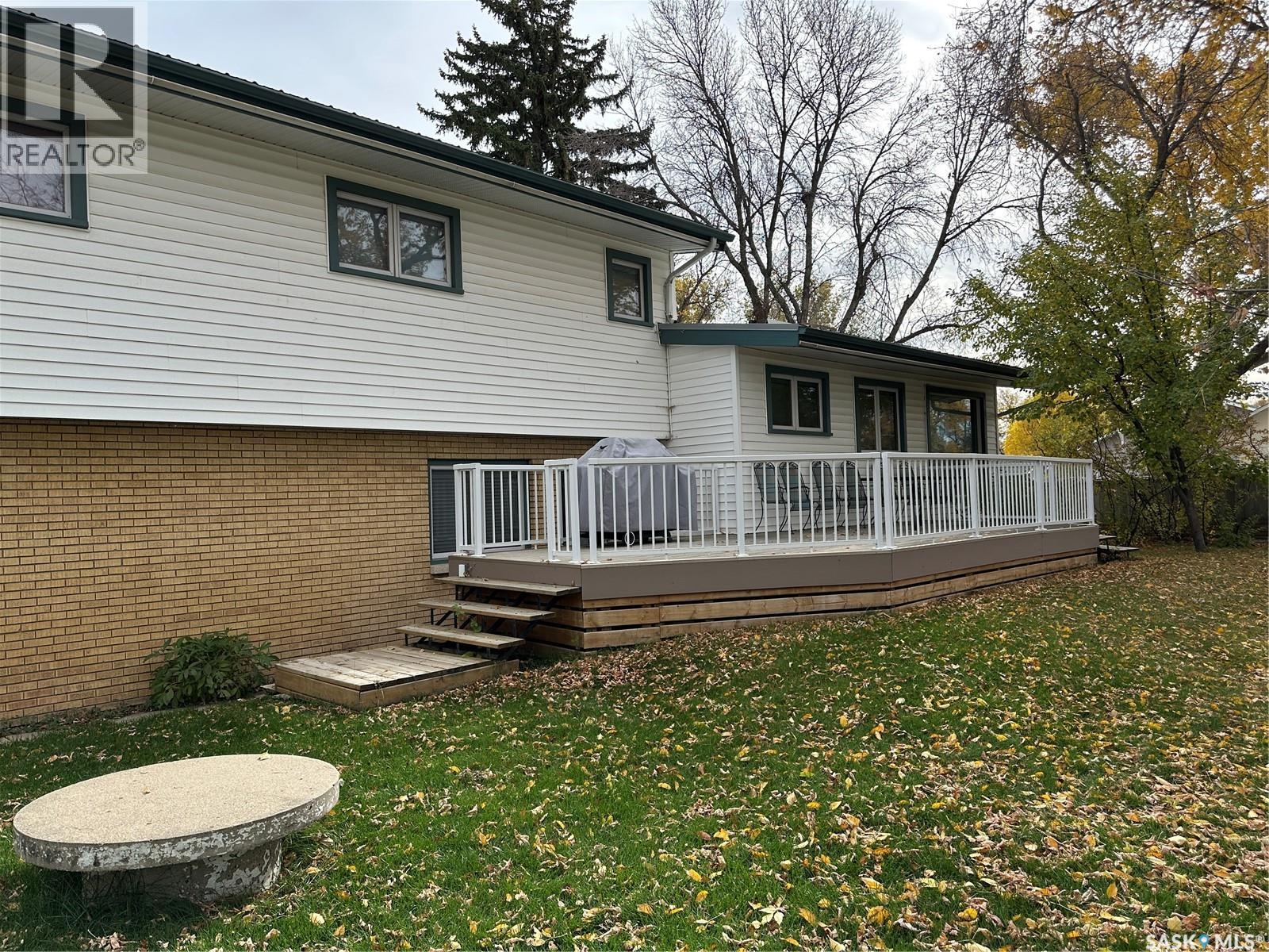 503 9th Street Ne, Weyburn, Saskatchewan  S4H 1G2 - Photo 35 - SK050840