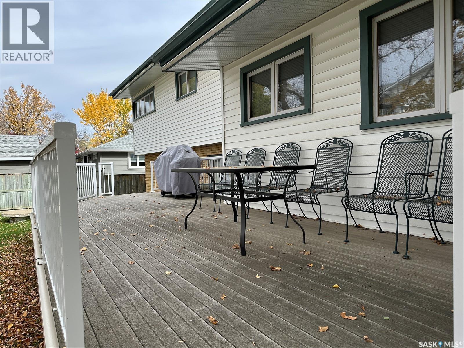 503 9th Street Ne, Weyburn, Saskatchewan  S4H 1G2 - Photo 37 - SK050840