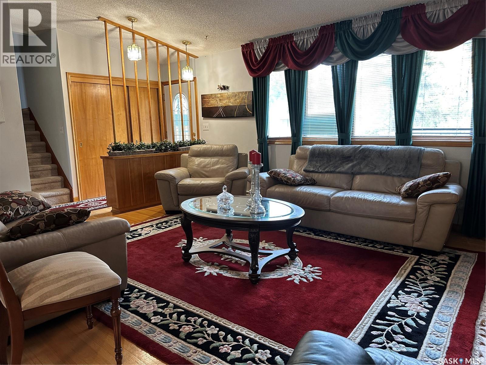 503 9th Street Ne, Weyburn, Saskatchewan  S4H 1G2 - Photo 4 - SK050840