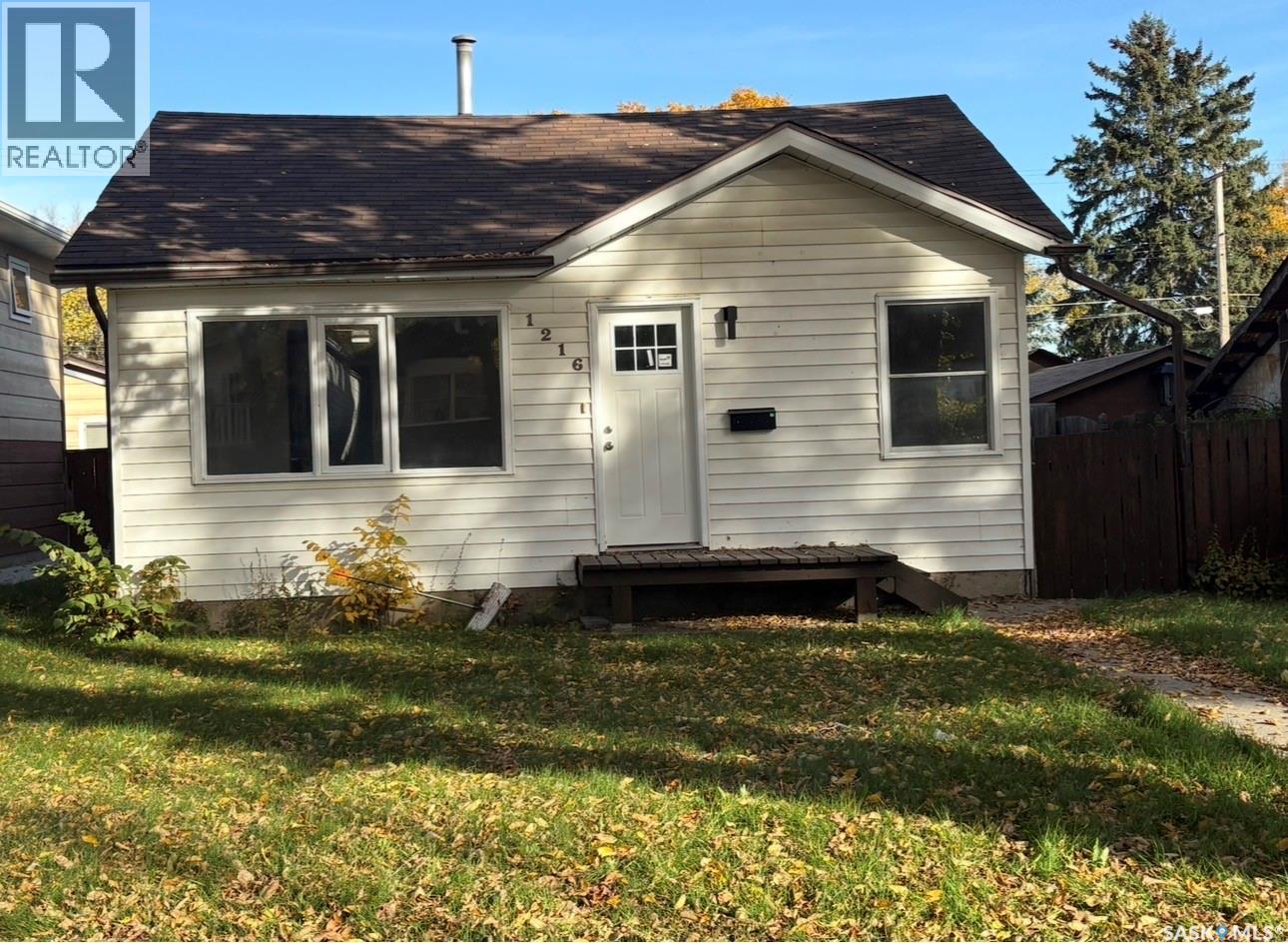 1216 K Avenue S, Saskatoon, Saskatchewan  S7M 2G7 - Photo 1 - SK050765