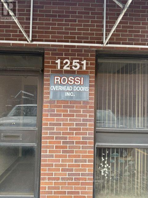 1251 Kamato Road, Mississauga, Ontario  L4W 2M2 - Photo 2 - W13883182