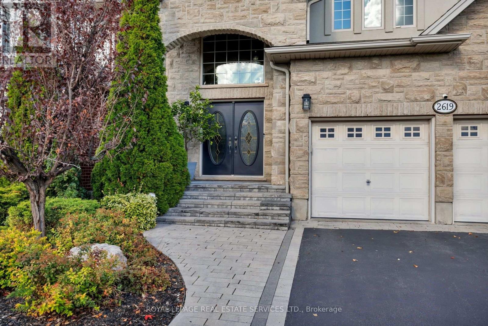 2619 North Ridge Trail, Oakville, Ontario  L6H 7L5 - Photo 2 - W13883186