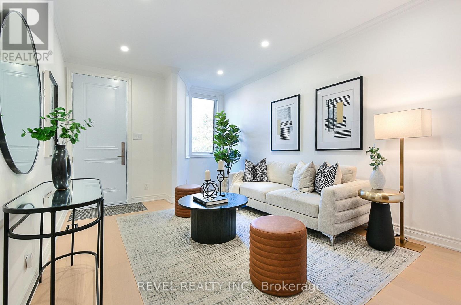 399 Perth Avenue, Toronto, Ontario  M6P 3Y5 - Photo 4 - W13883264