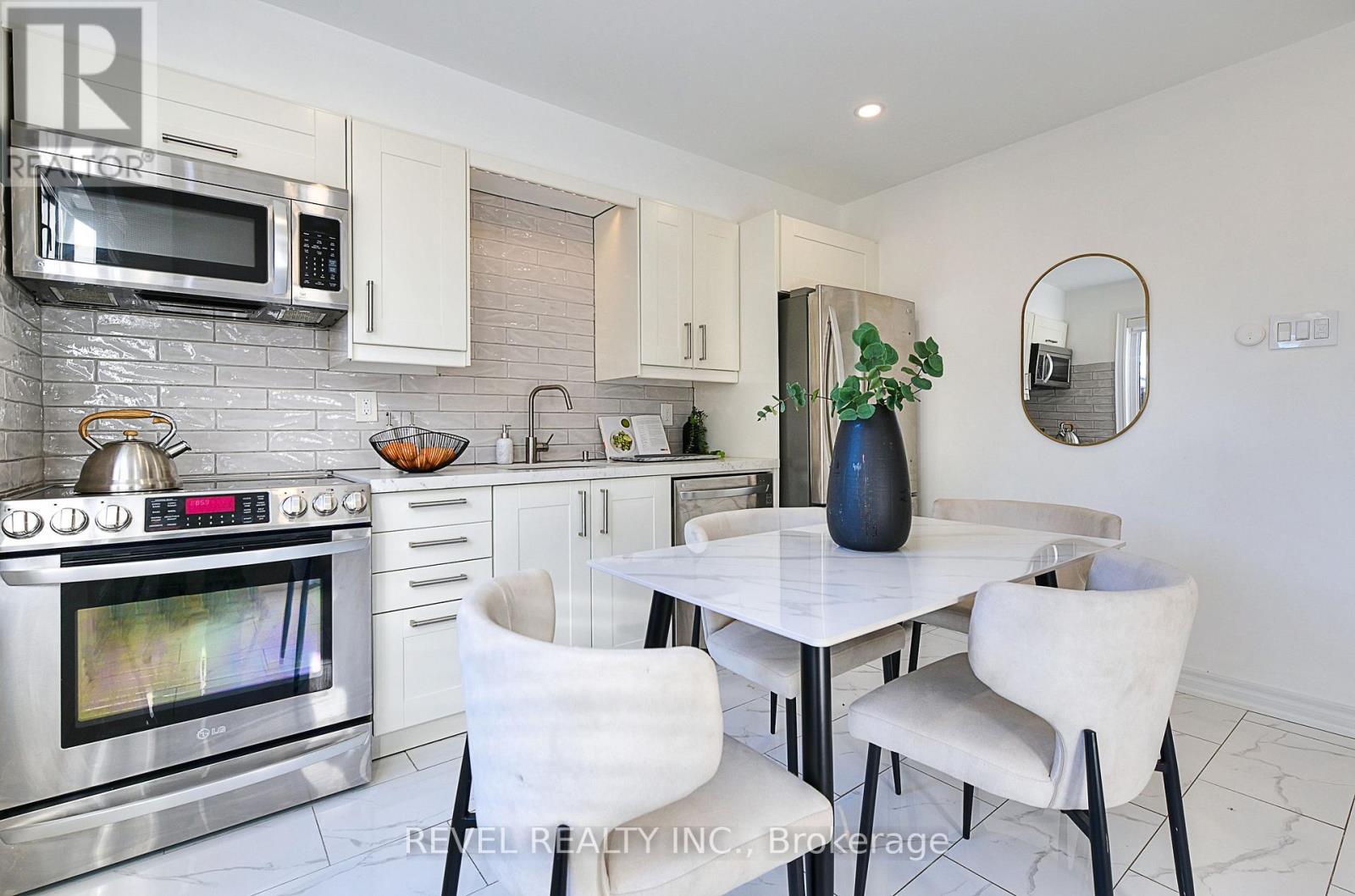 399 Perth Avenue, Toronto, Ontario  M6P 3Y5 - Photo 6 - W13883264