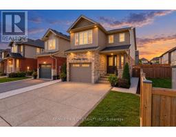 18 CROSSBRIDGE AVENUE, Kitchener, Ontario