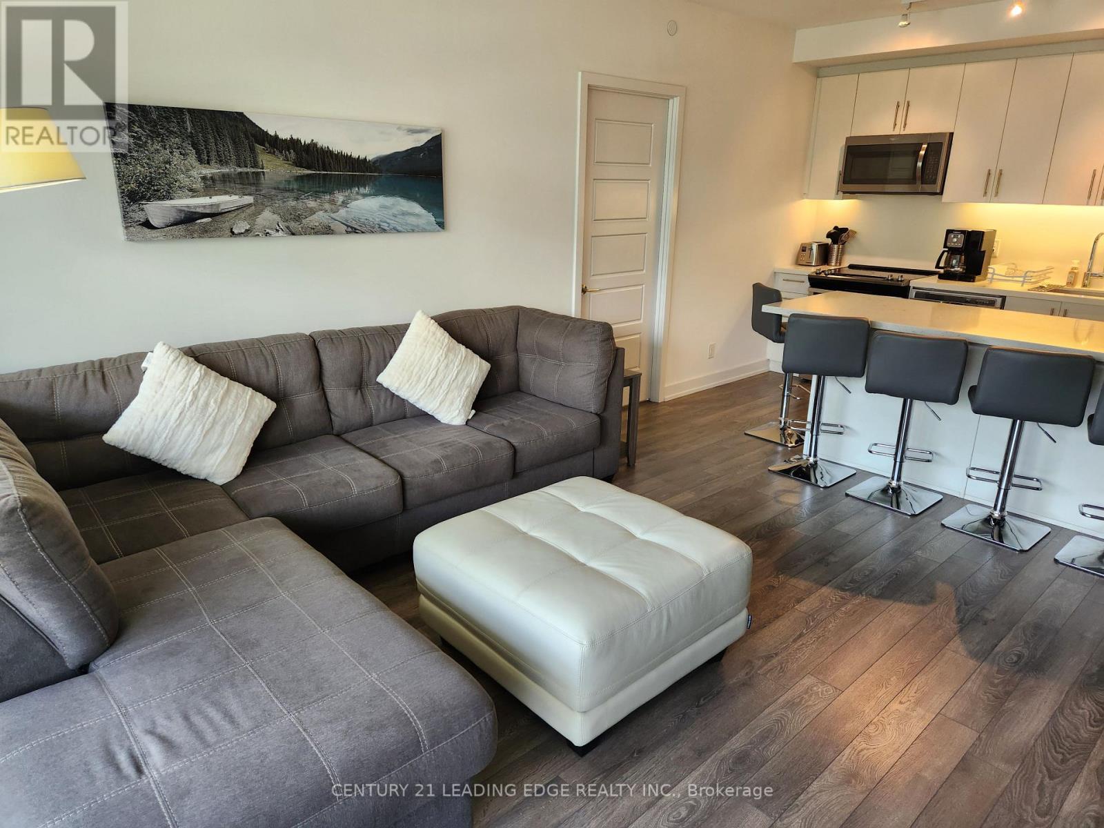 207 - 301 Sea Ray Avenue, Innisfil, Ontario  L9S 0L9 - Photo 2 - N13880898