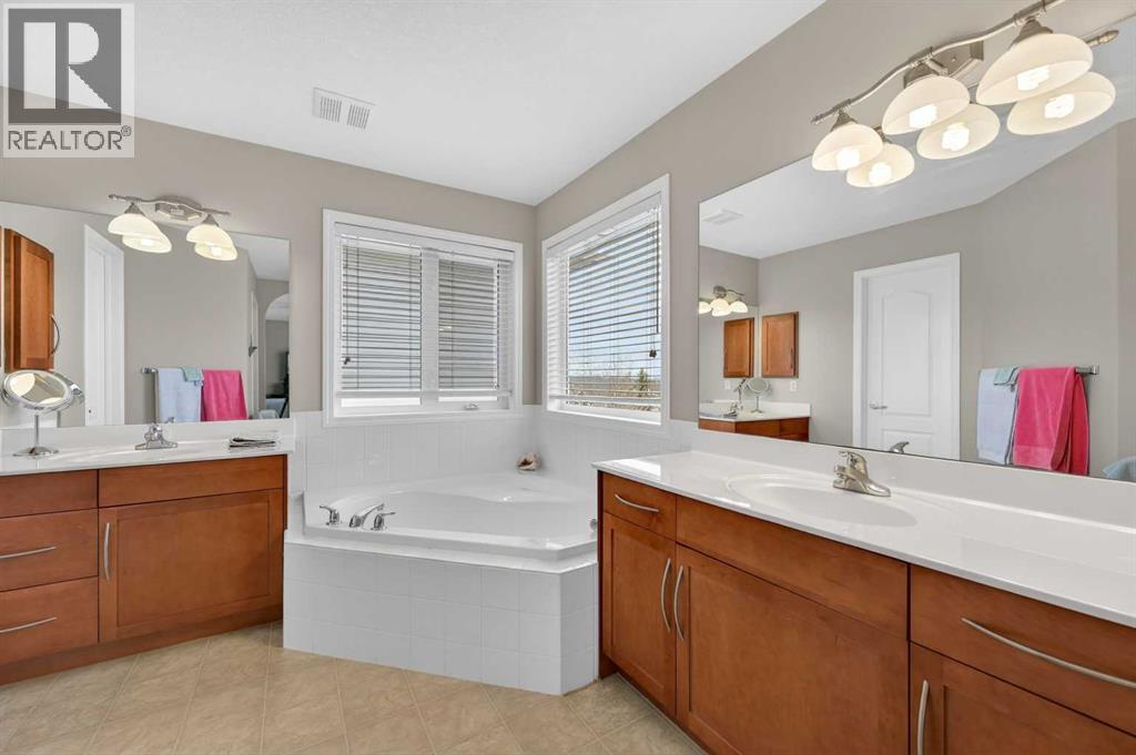 35 Rockyledge Rise NW, Calgary, Alberta  T3G 5N1 - Photo 25 - A2340728