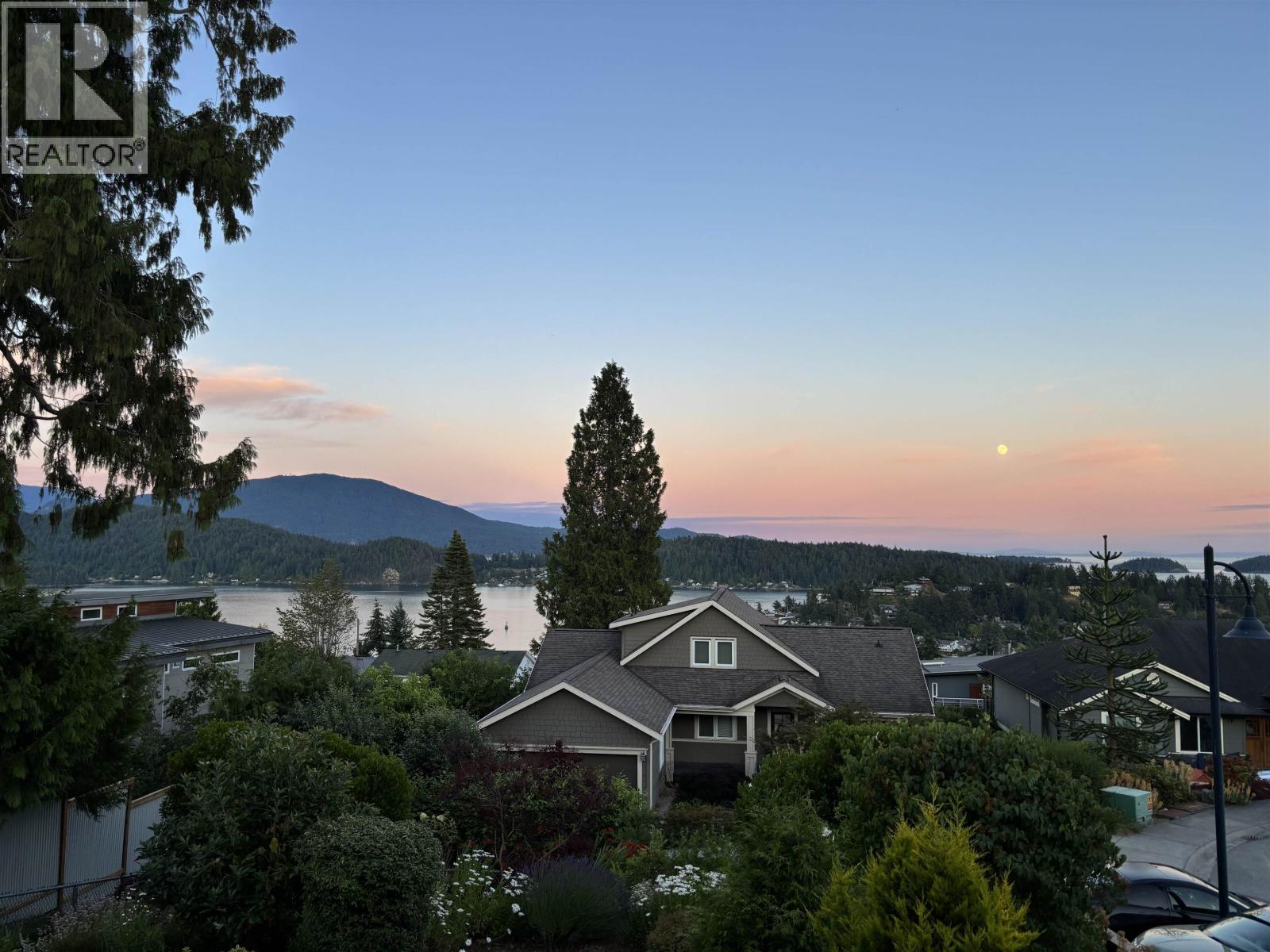 496 SPYGLASS PLACE, Gibsons, British Columbia