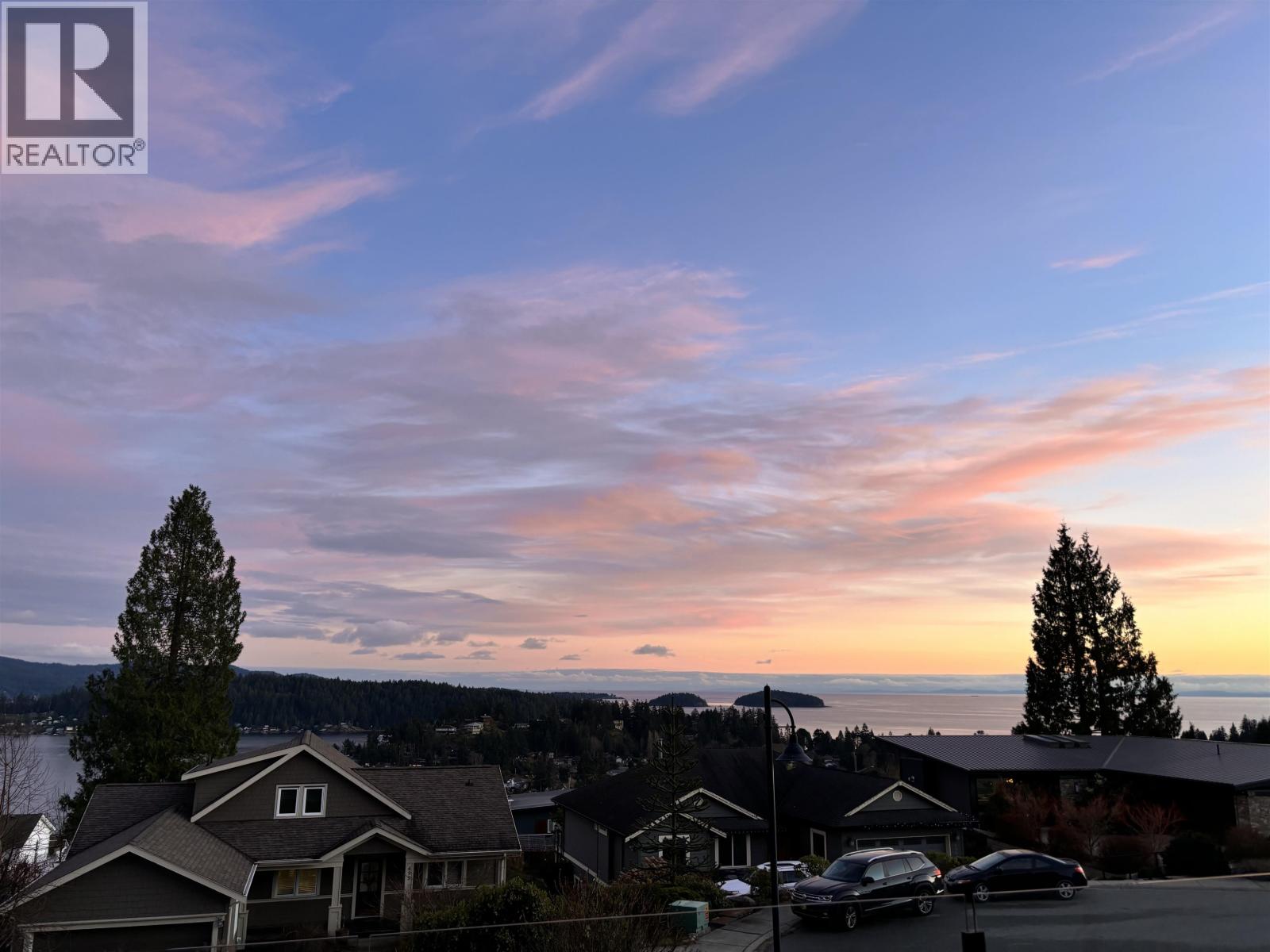 496 Spyglass Place, Gibsons, British Columbia  V0N 1V9 - Photo 2 - R3173265