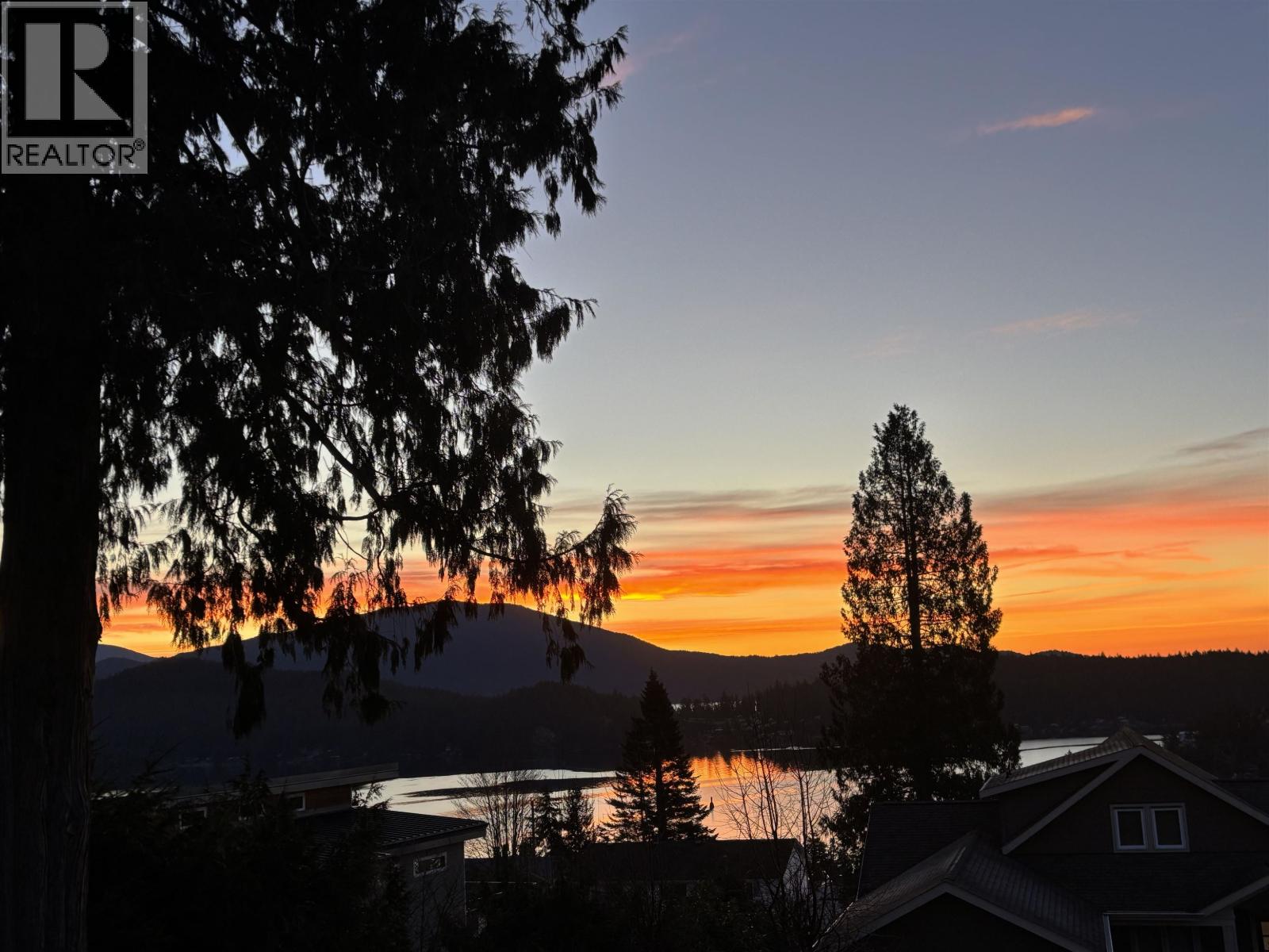 496 Spyglass Place, Gibsons, British Columbia  V0N 1V9 - Photo 3 - R3173265