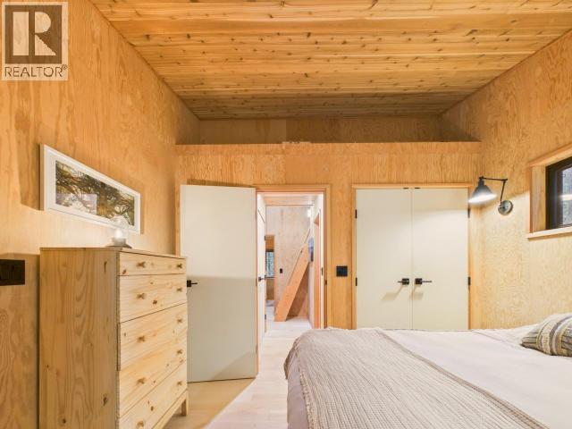 1016/1018 JOHNSON LANE