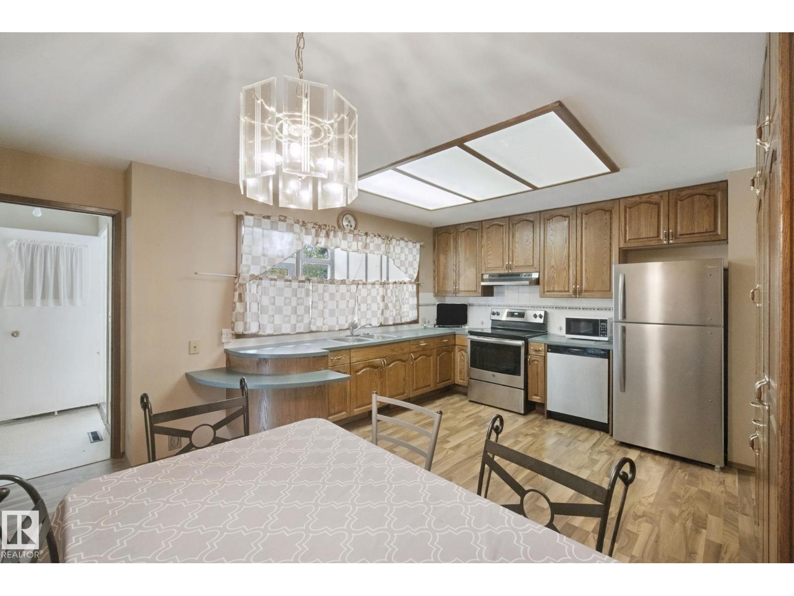 15432 78 AV NW