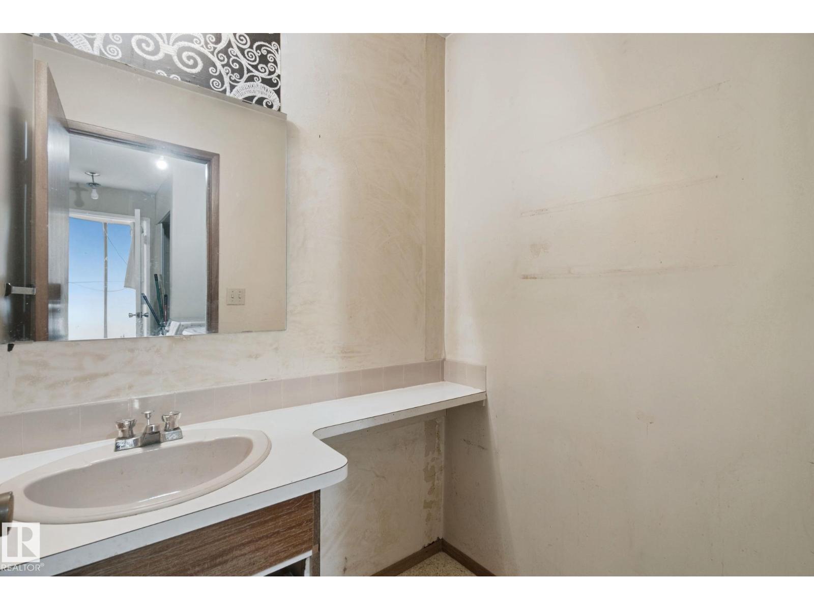 15432 78 AV NW
