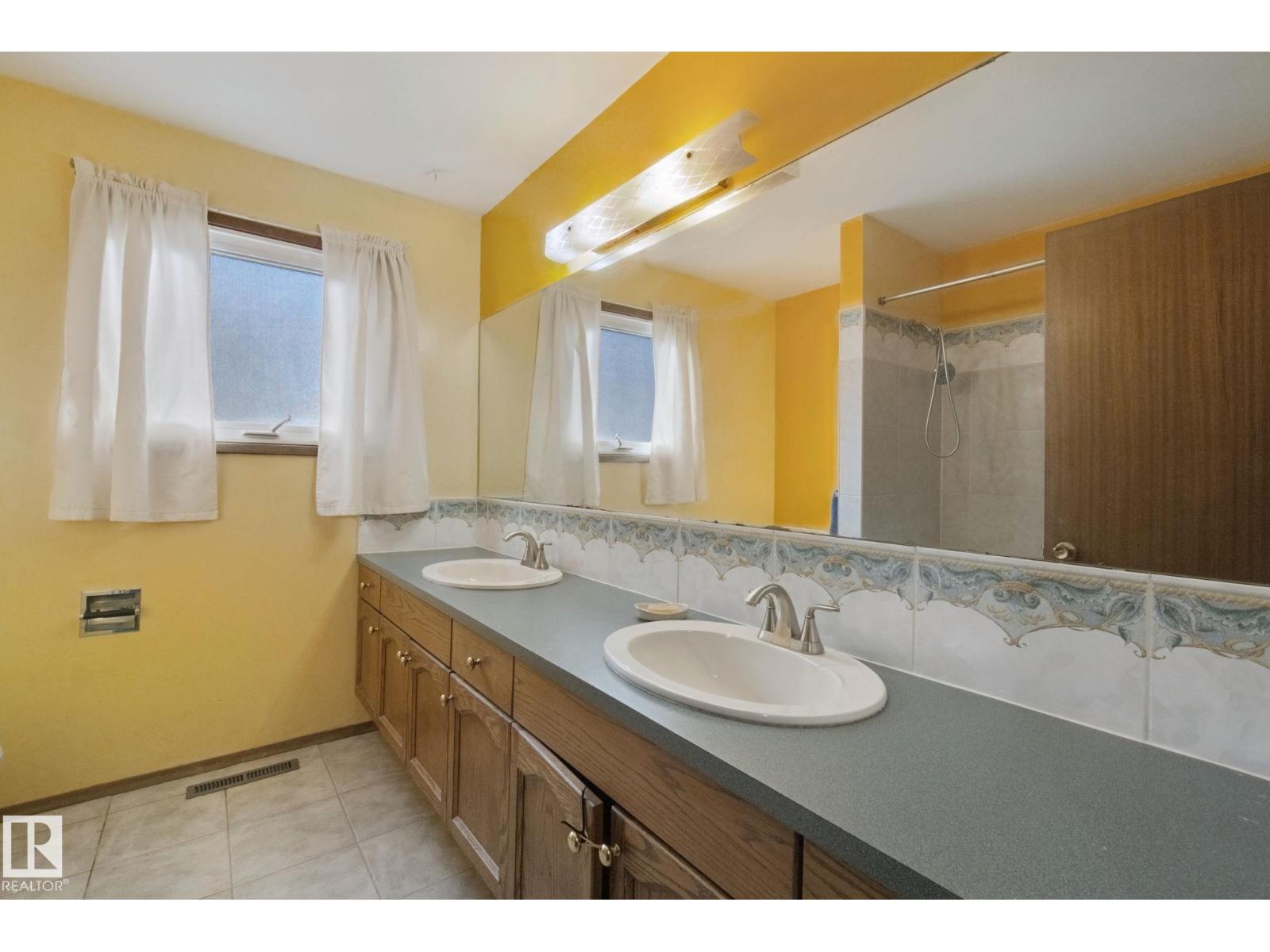 15432 78 AV NW