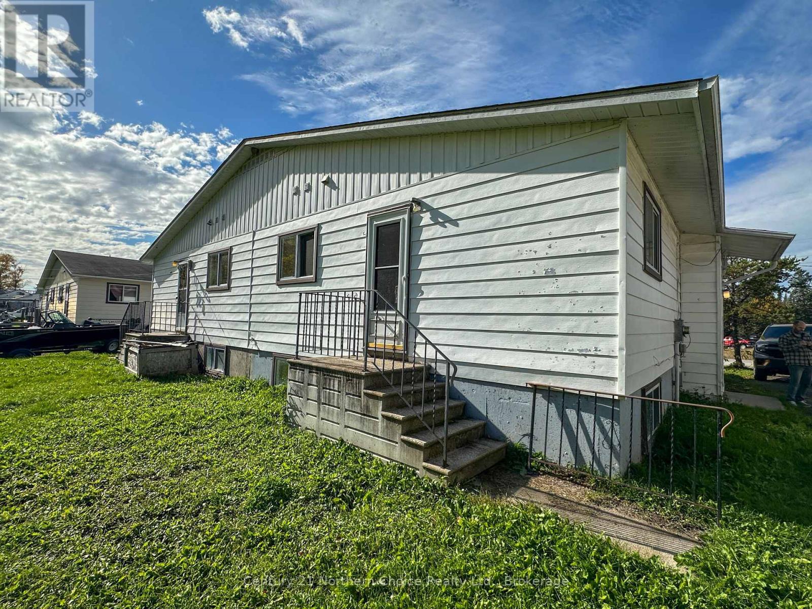 46/48 Birch Drive, Ear Falls, Ontario  P0V 1T0 - Photo 1 - X13883372