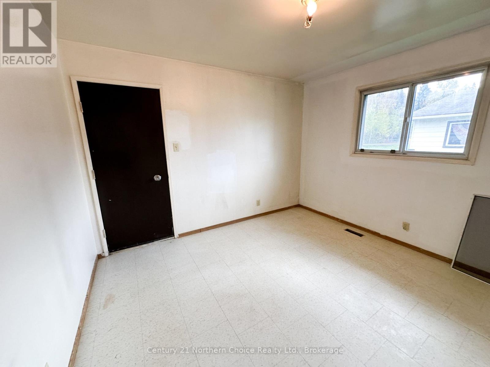 46/48 Birch Drive, Ear Falls, Ontario  P0V 1T0 - Photo 13 - X13883372