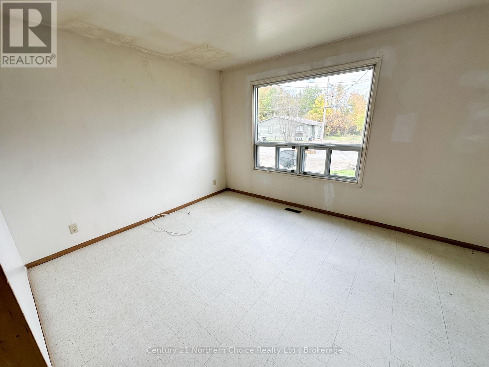46/48 Birch Drive, Ear Falls, Ontario  P0V 1T0 - Photo 14 - X13883372