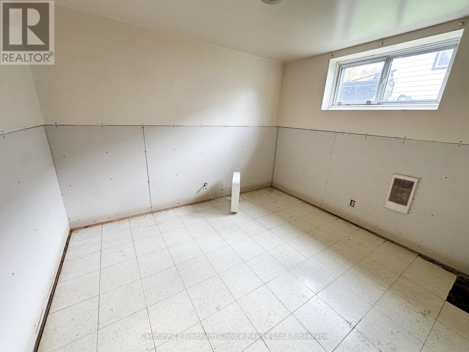 46/48 Birch Drive, Ear Falls, Ontario  P0V 1T0 - Photo 17 - X13883372