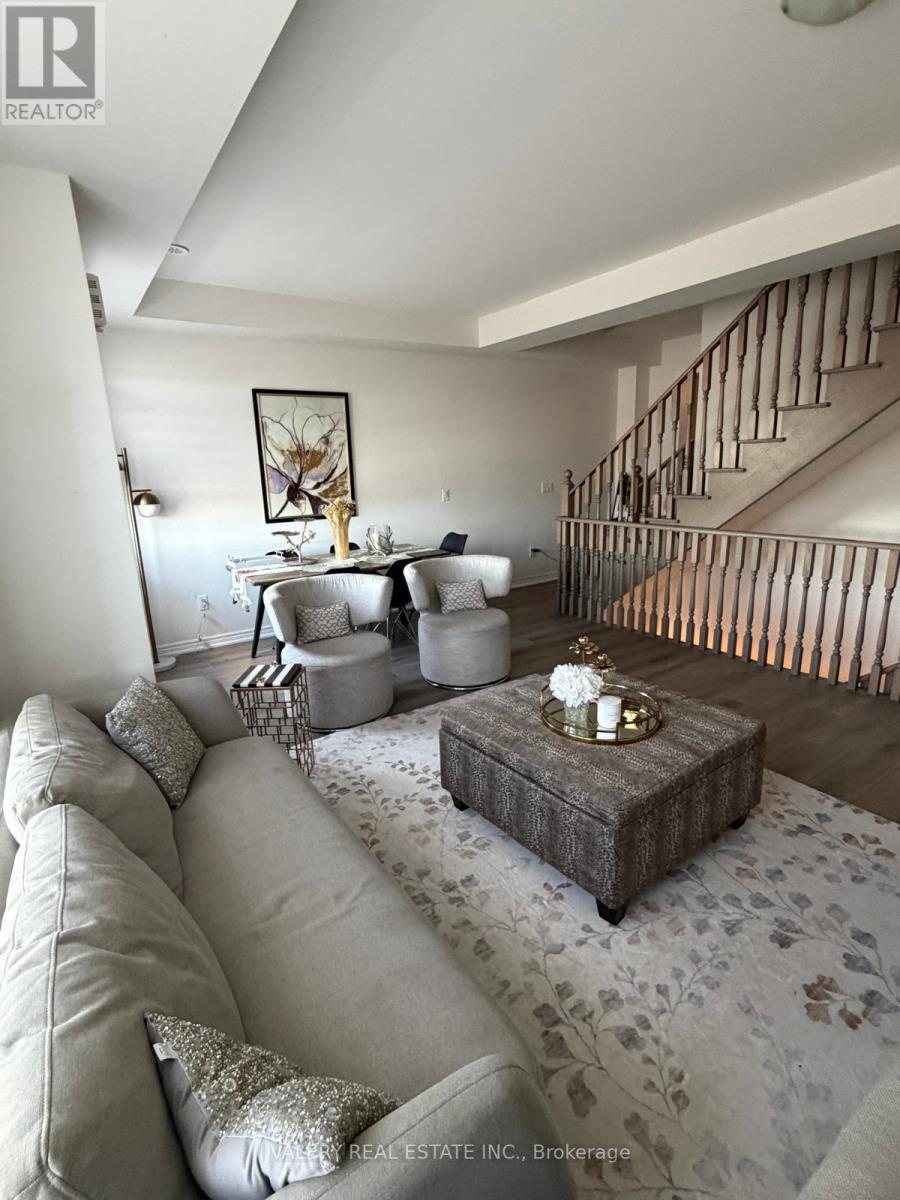517 Dundas Street E, Oakville, Ontario  L6H 3P6 - Photo 3 - W13883378