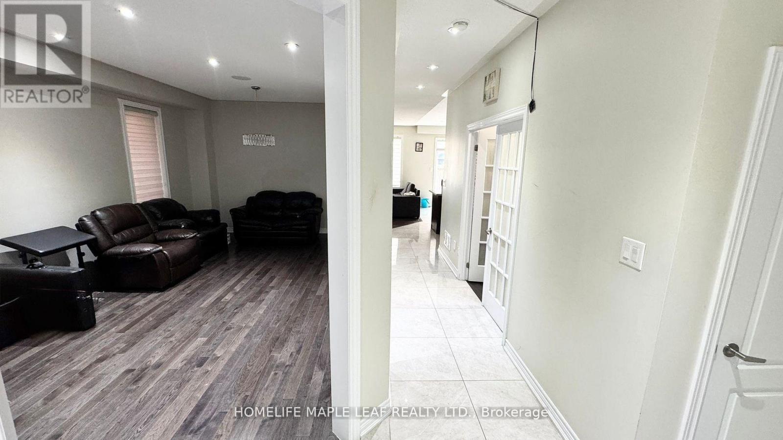 8 Ricardo Road, Brampton, Ontario  L6P 3Z1 - Photo 4 - W13883404