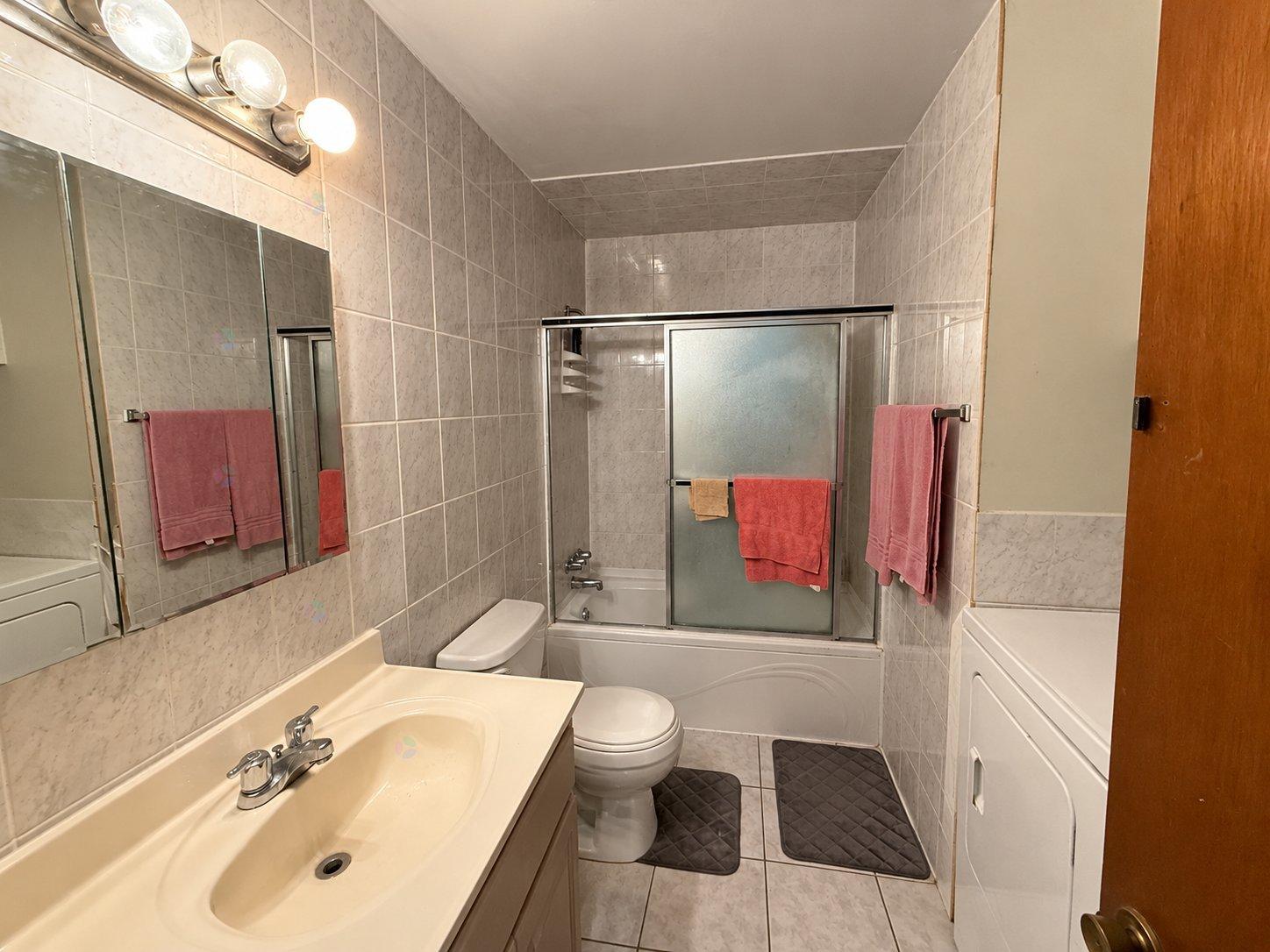 2313-2315 Rue Rousseau Montréal (LaSalle) Quebec Canada H8N1K9 3