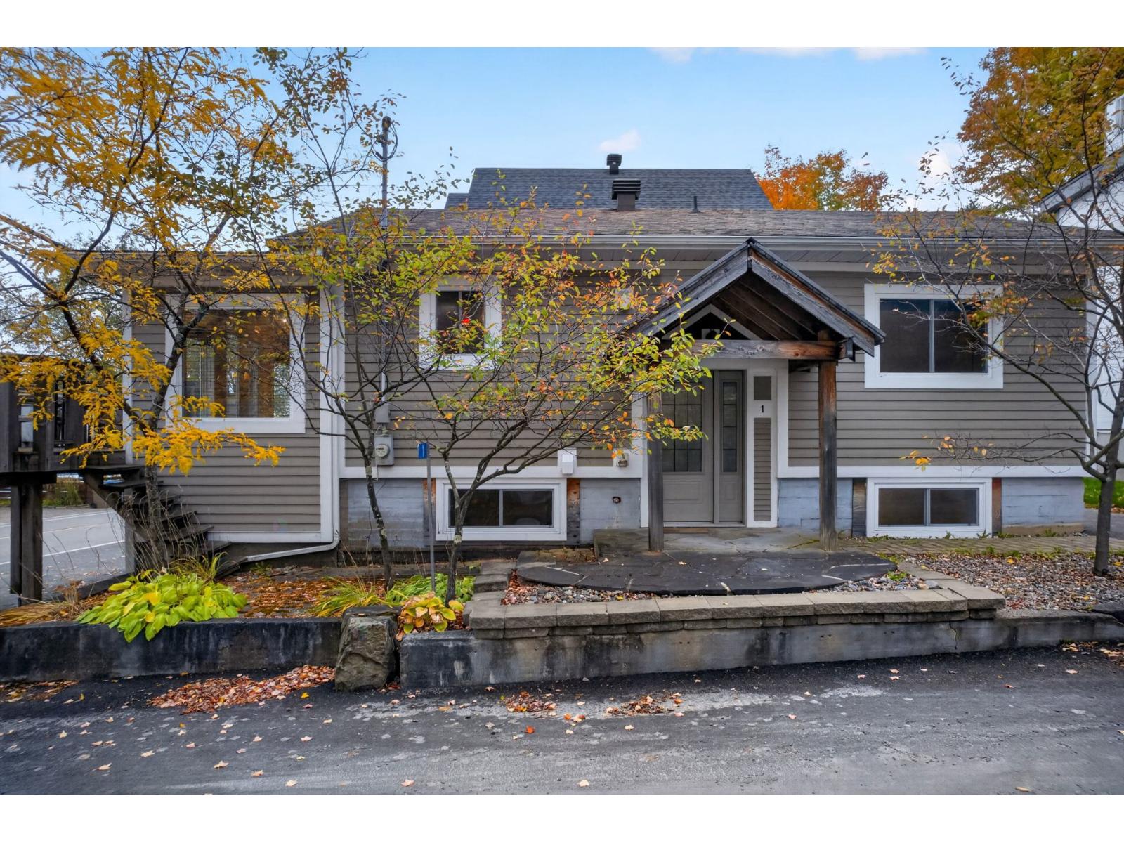 1 Rue Gaudord Lac-Brome Quebec Canada J0E1V0