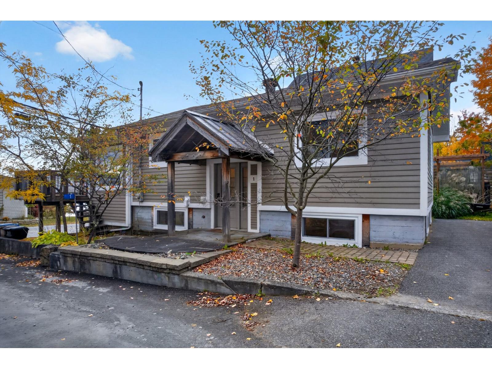 1 Rue Gaudord Lac-Brome Quebec Canada J0E1V0 2