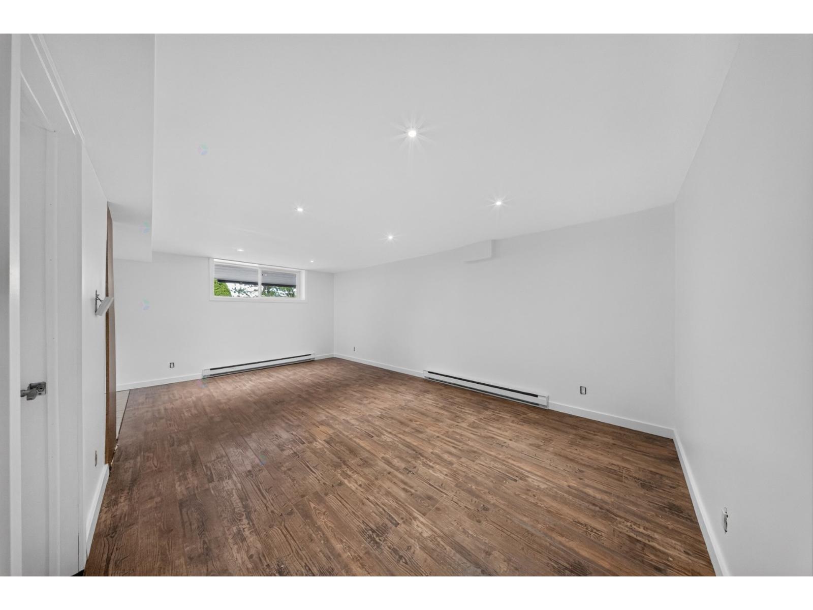 1 Rue Gaudord Lac-Brome Quebec Canada J0E1V0 4