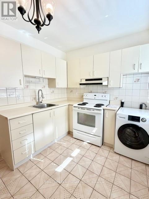 2ND FLR - 455 B DANFORTH AVENUE, Toronto, Ontario