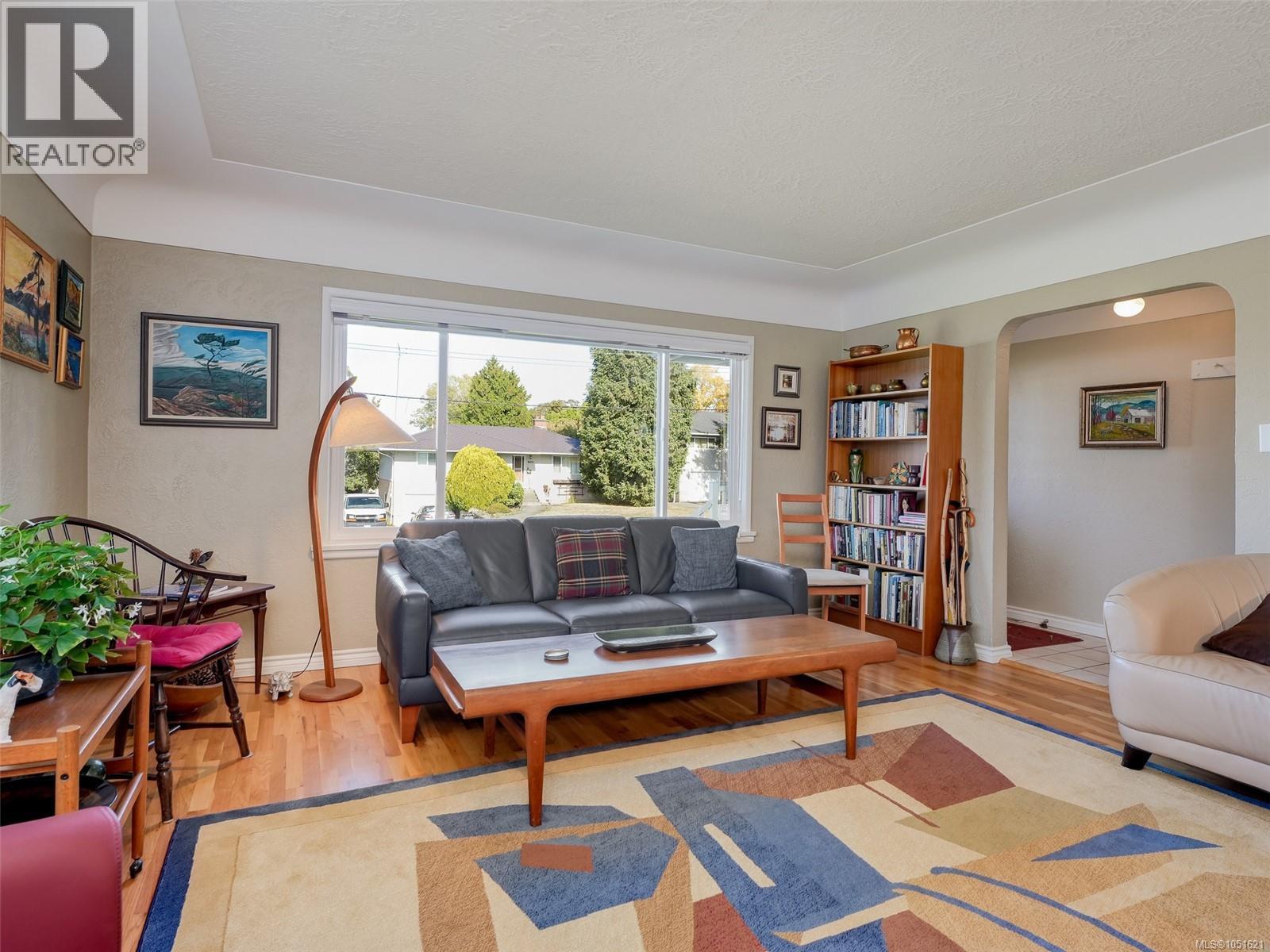 1715 Cedar Ave