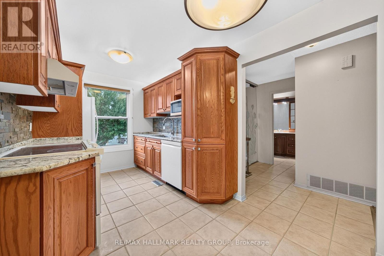 19 Fallow Court, Ottawa, Ontario  K1T 1W8 - Photo 4 - X13883530
